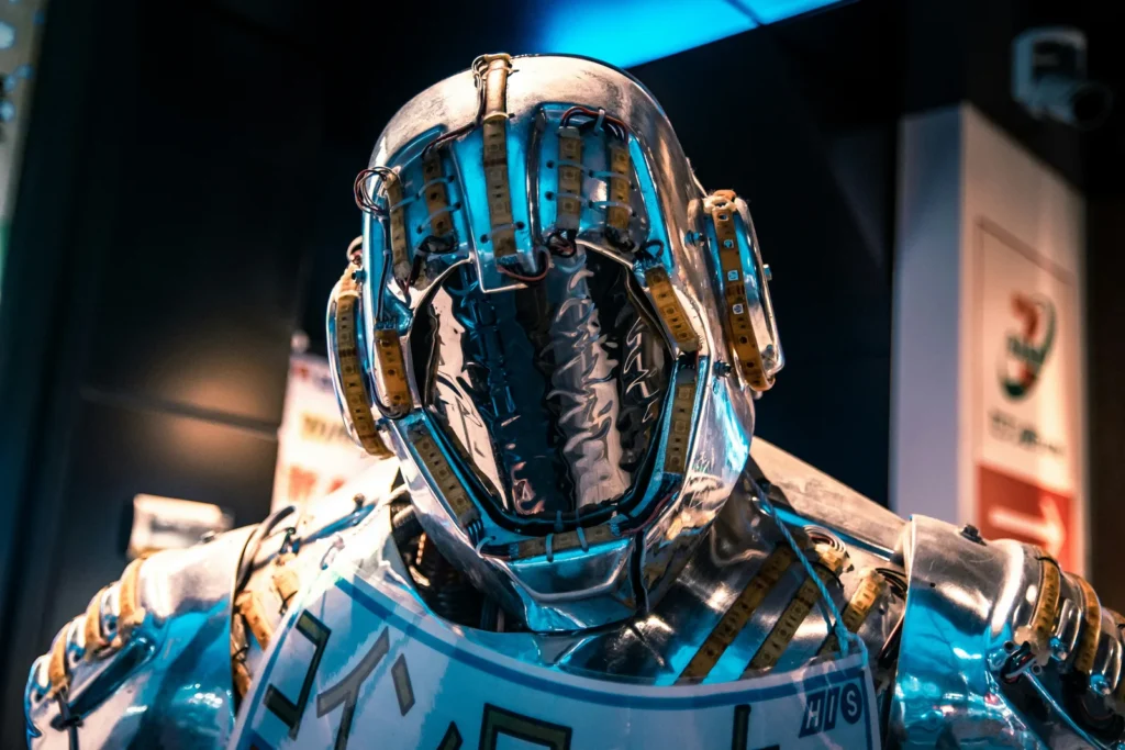 Reflective humanoid robot on display