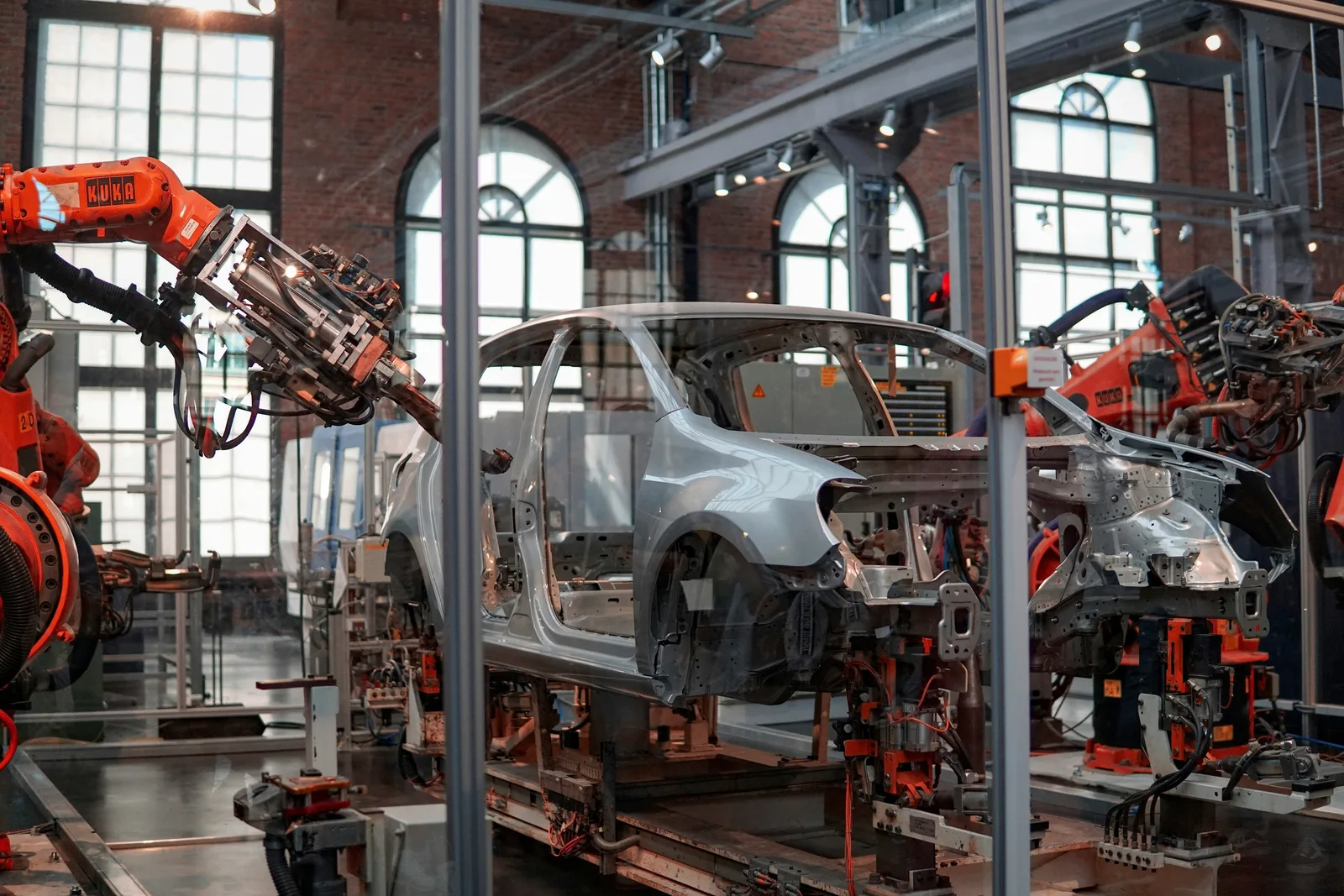 Vehicle assembly line with robot arms